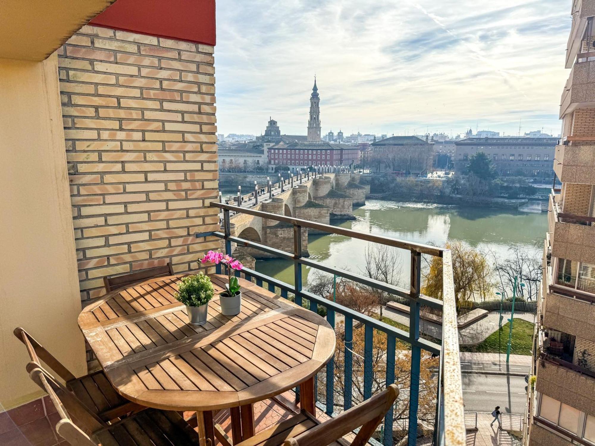 El Puente Del Pilar Comotucasa Zaragoza Exterior photo